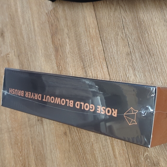 FoxyBae Rose Gold Black  All in one Blowout Dryer Brush 1000W  NEW IN BOX $189 - Picture 2 of 4